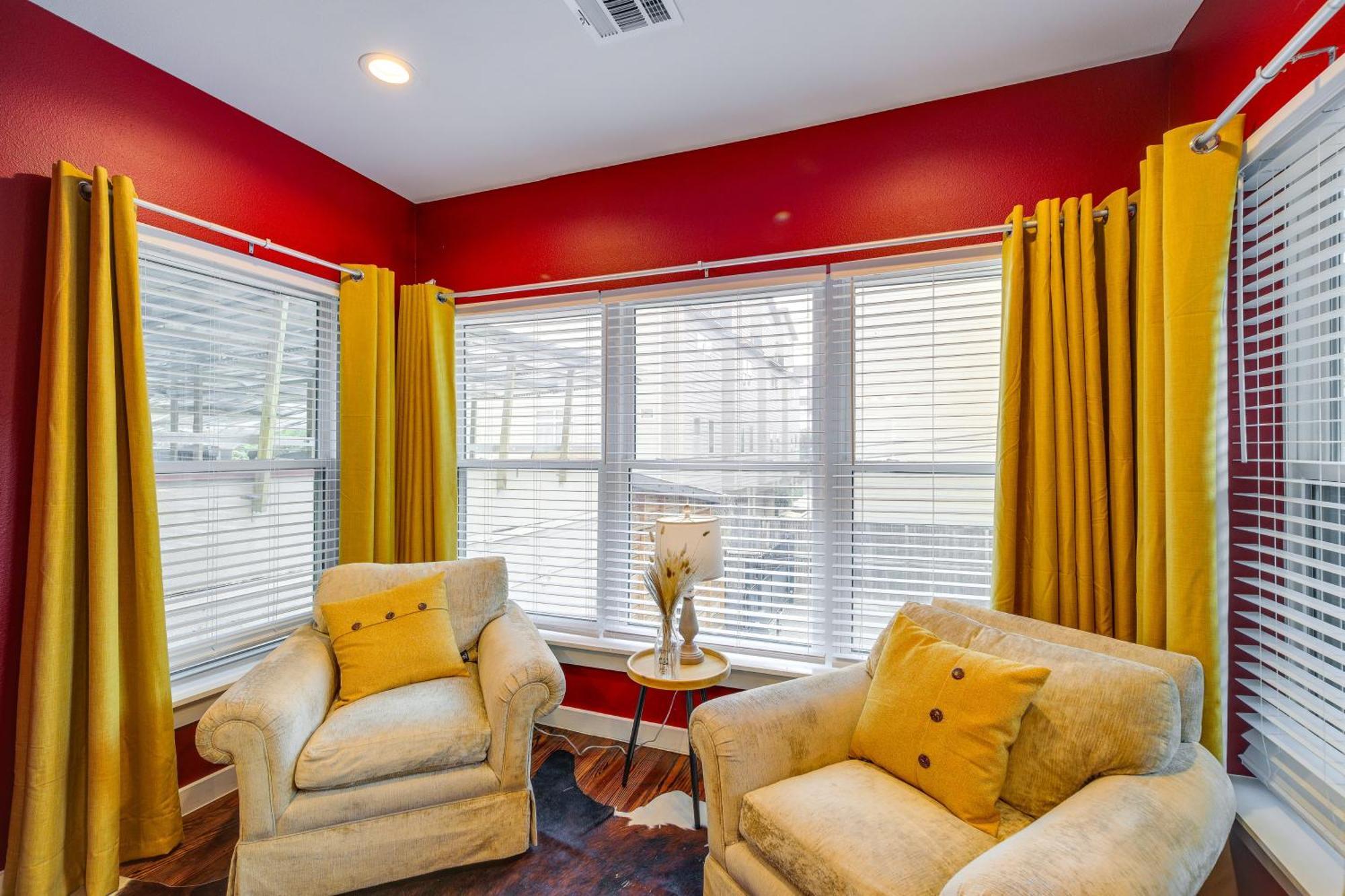 Pet-friendly 1 Mi To Downtown! Apartment *