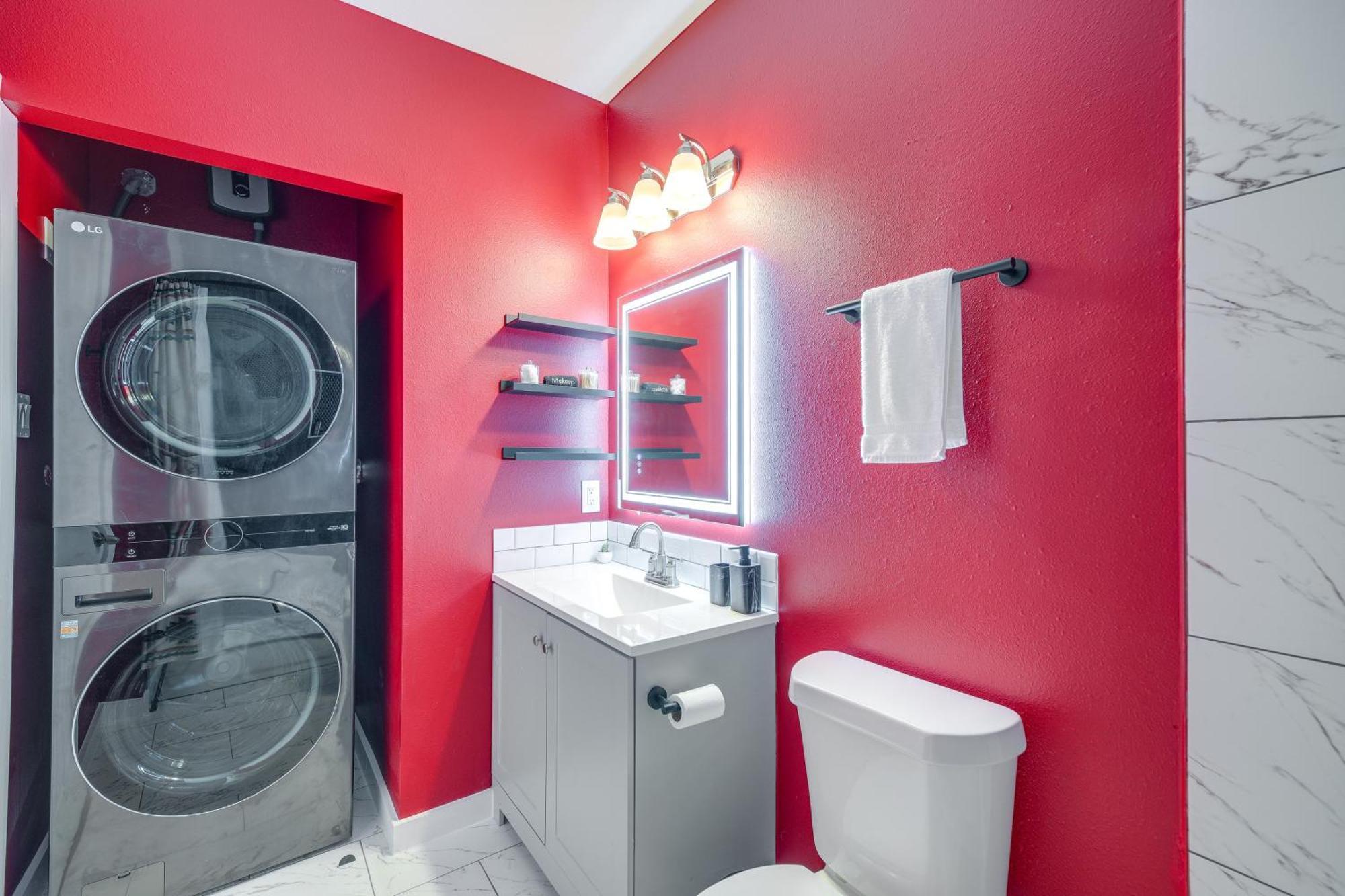 Pet-friendly 1 Mi To Downtown!