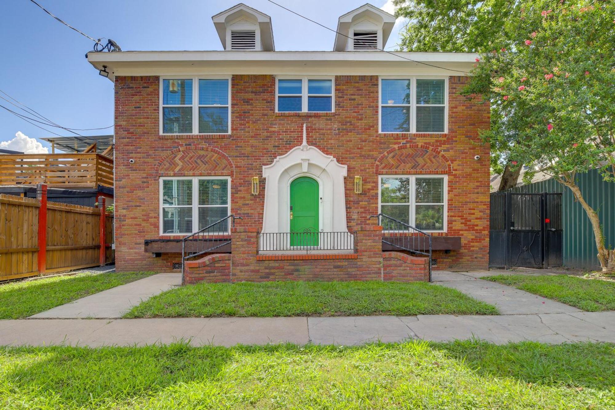 Pet-friendly 1 Mi To Downtown! Houston